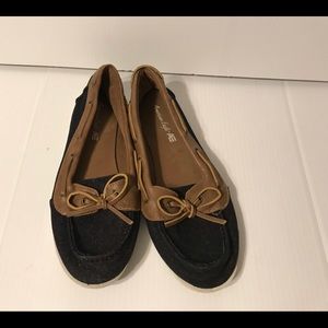 Women’s boat shoes size 8